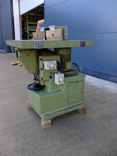 Frezarka dolnowrzecionowa Bulleri