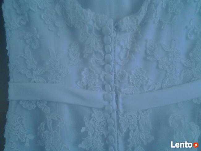 Biała suknia ślubna z podpinanym trenem