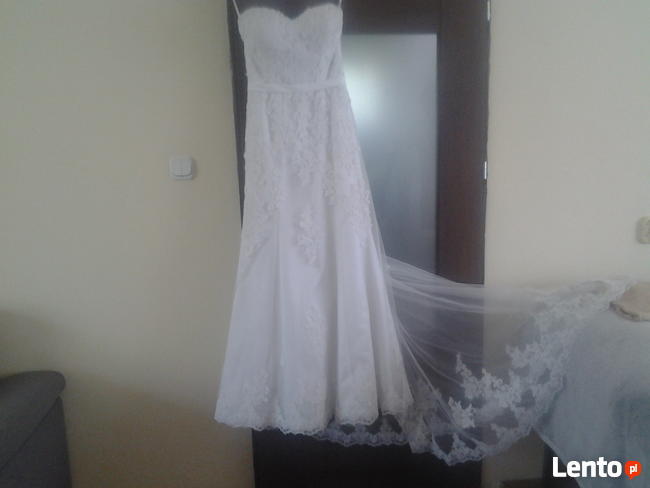 Biała suknia ślubna z podpinanym trenem