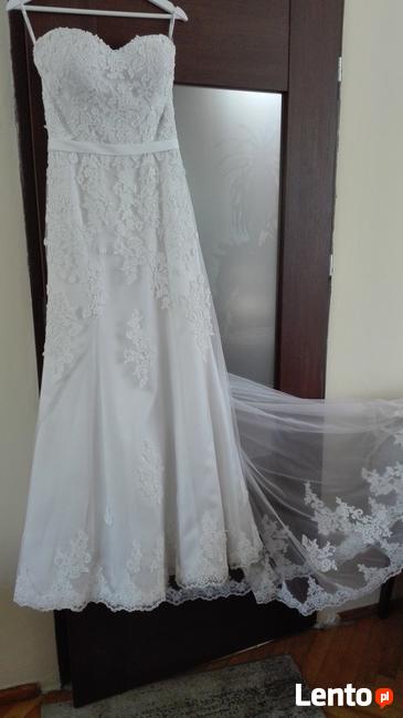 Biała suknia ślubna z podpinanym trenem