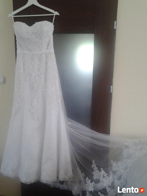 Biała suknia ślubna z podpinanym trenem