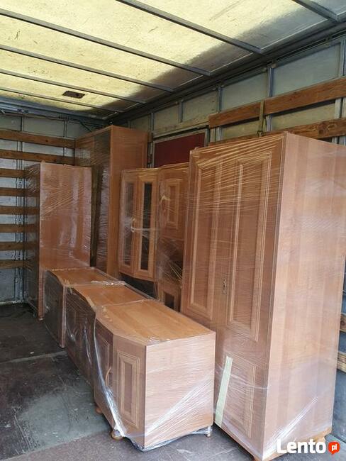 Tani Transport Przeprowadzki samochód z windą