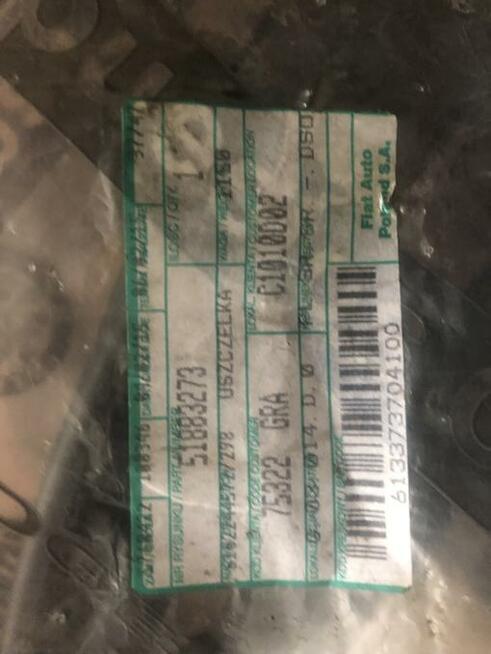 Uszczelka szyby drzwi kierowcy Fiat Doblo 05- z górnym prow.