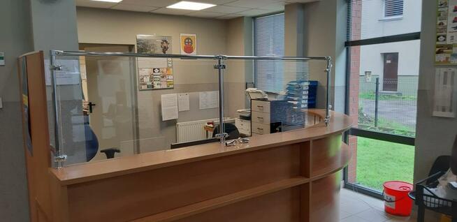 Osłona na ladę przegroda ze szkłem covid przeciwwirusowa