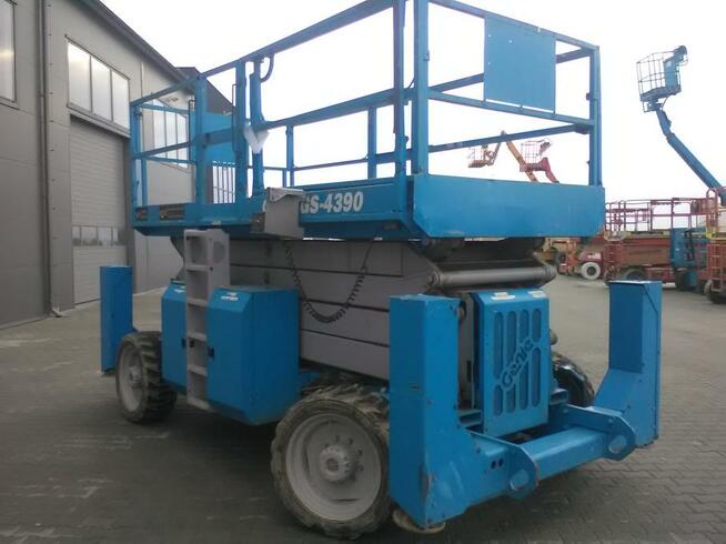 Genie GS-4390 podnośnik nożycowy, podest ruchomy wolnobieżny