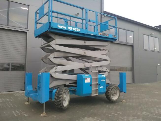 Genie GS-4390 podnośnik nożycowy, podest ruchomy wolnobieżny