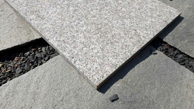 Płytki Granitowe Płomieniowane Brąz Królewski G664 60x40x3cm