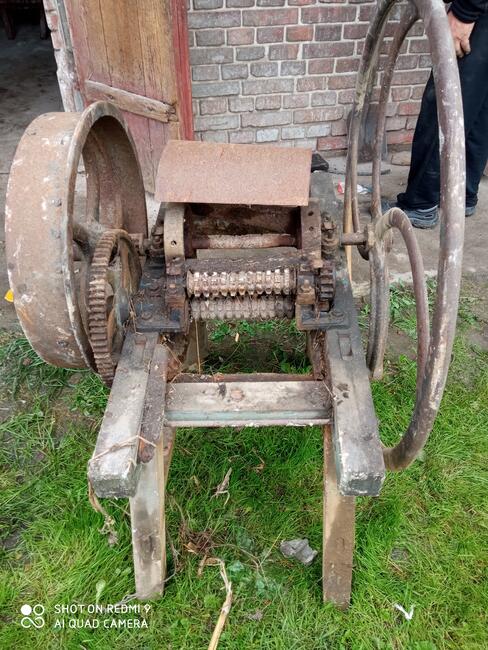 Bardzo stara sieczkarnia