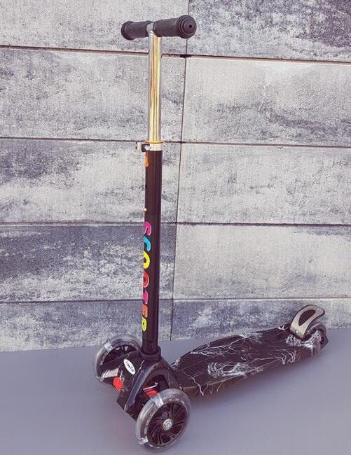 Trójkołowa hulajnoga Scooter 2037/2 świecące kółka