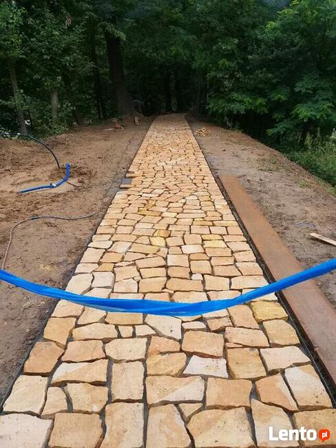 Kamień na ścieżki ścieżkowy cięty ogrodowy na schody