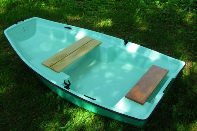 Mała łódka łódeczka bączek łódka wędkarska łódka rekreacyjn