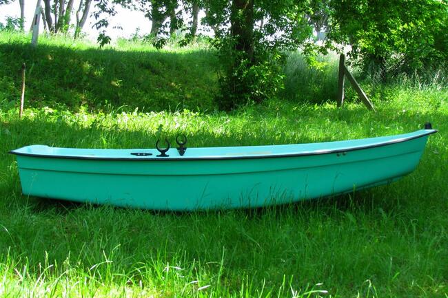 Mała łódka łódeczka bączek łódka wędkarska łódka rekreacyjn