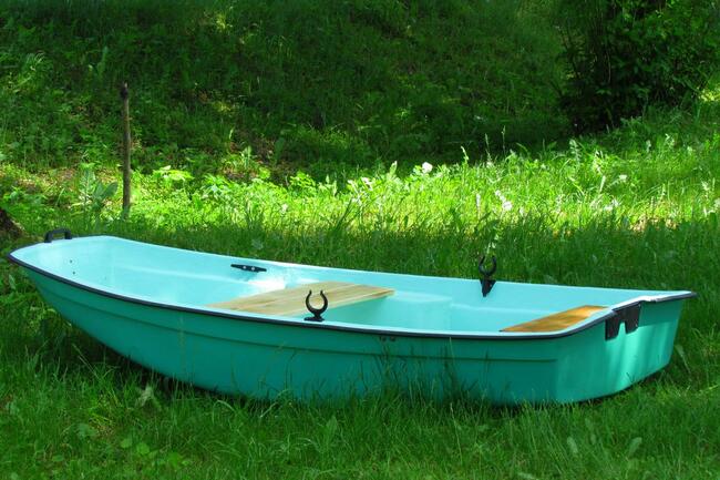 Mała łódka łódeczka bączek łódka wędkarska łódka rekreacyjn