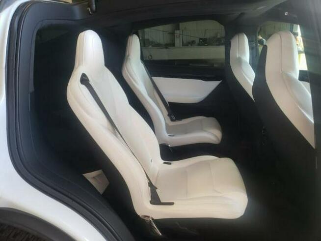 Tesla Model X 2019, po gradobiciu