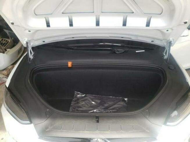 Tesla Model X 2019, po gradobiciu