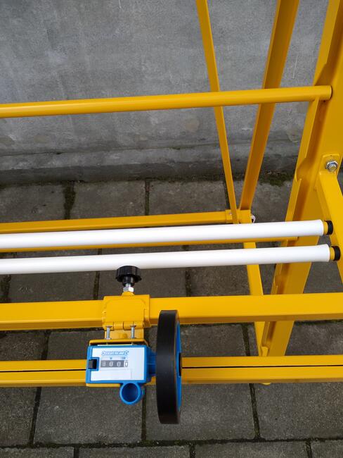 Przewijarka nawijarka ręczna do materiałów w rolkach