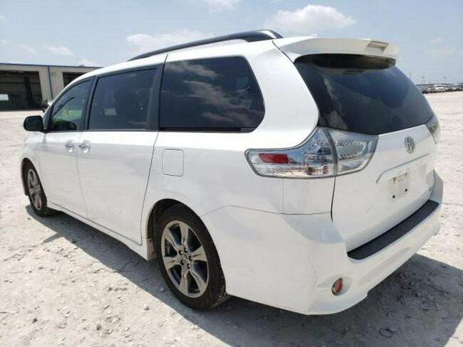 Toyota Sienna 2018, 3.5L, po gradobiciu