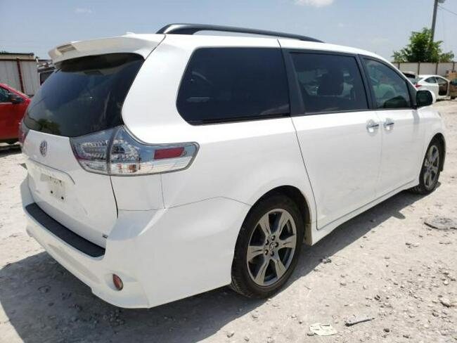 Toyota Sienna 2018, 3.5L, po gradobiciu