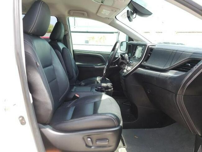 Toyota Sienna 2018, 3.5L, po gradobiciu