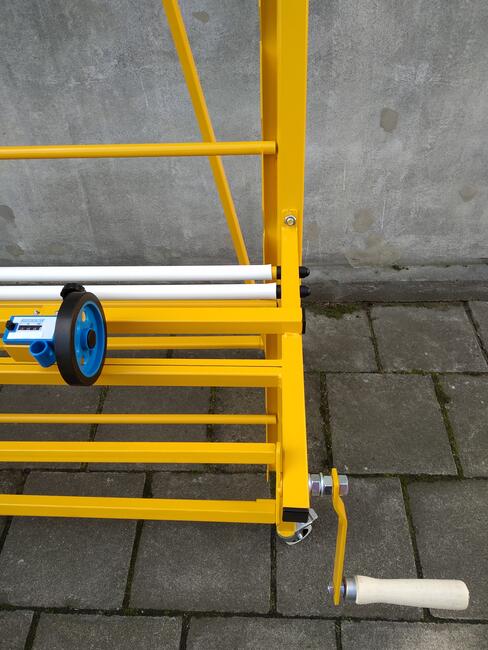 Przewijarka nawijarka ręczna do materiałów w rolkach