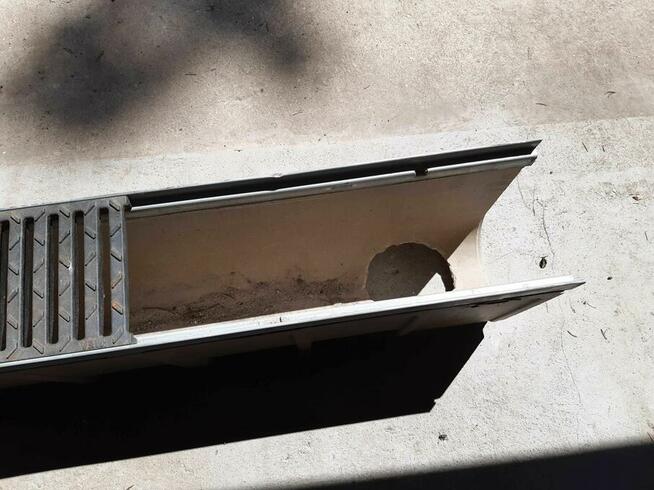 Koryta / kanały odwodnieniowe z polimerbetonu oraz żeliwa.