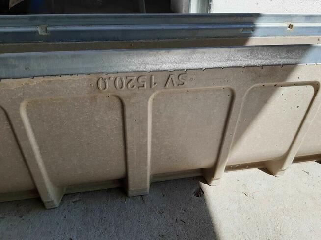 Koryta / kanały odwodnieniowe z polimerbetonu oraz żeliwa.