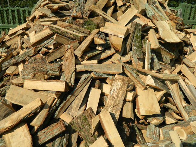 Opał - pocięta zrzyna dębowa drewno rozpałka brykiet pellet