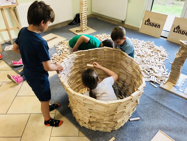 Atrakcja na event festyn dla dzieci klockowy plac zabaw