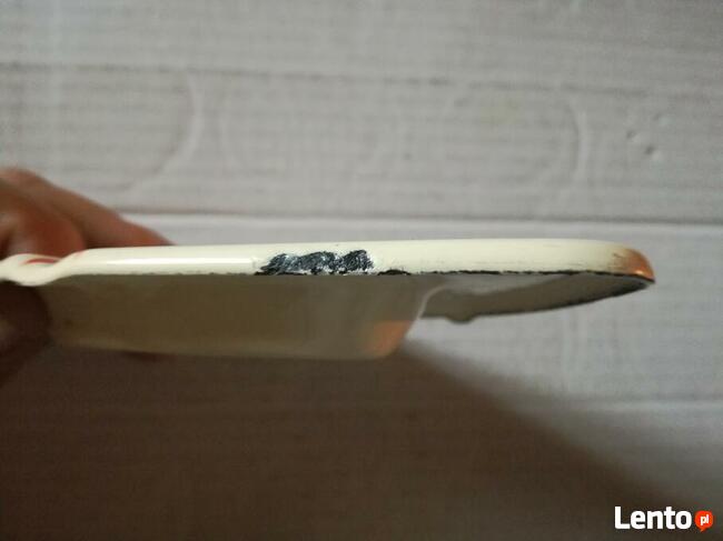 Popielniczka emaliowana - okres PRL -u.