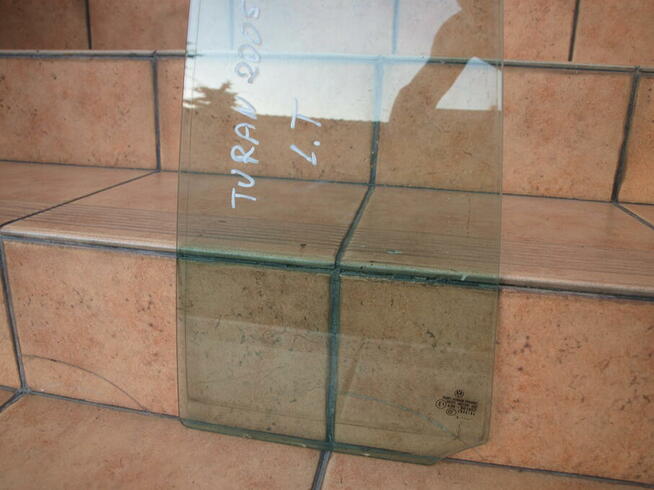 VW Touran szyba lewa tył w drzwi 2003 - 2010r