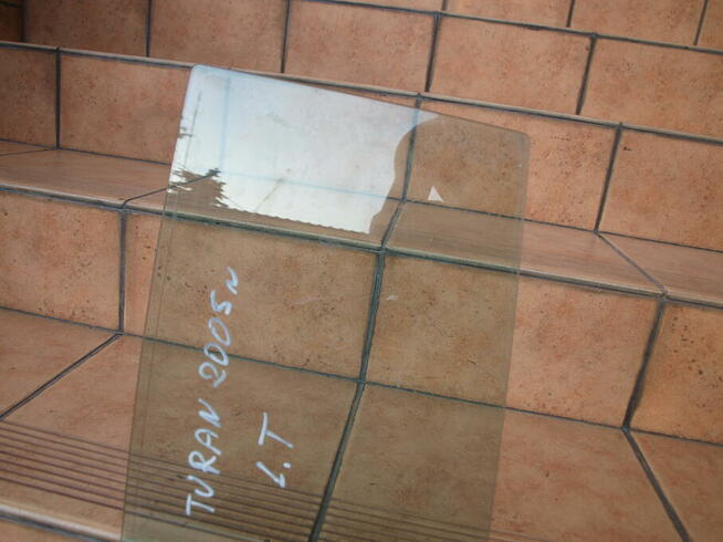 VW Touran szyba lewa tył w drzwi 2003 - 2010r