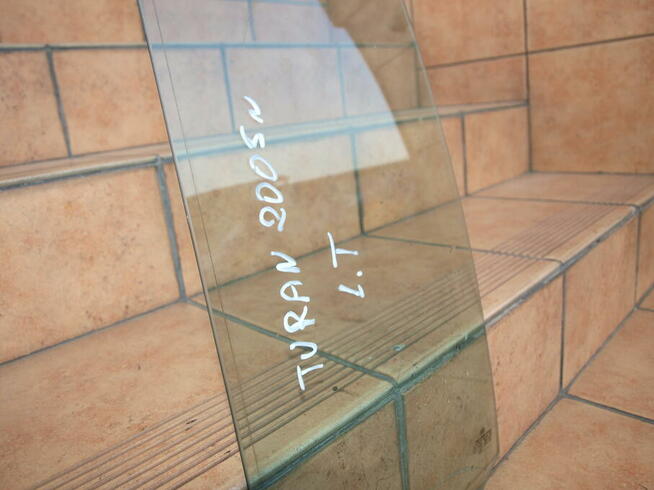 VW Touran szyba lewa tył w drzwi 2003 - 2010r