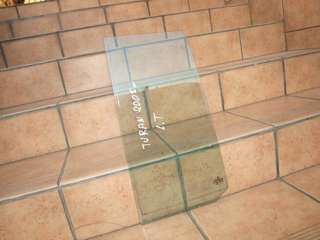 VW Touran szyba lewa tył w drzwi 2003 - 2010r