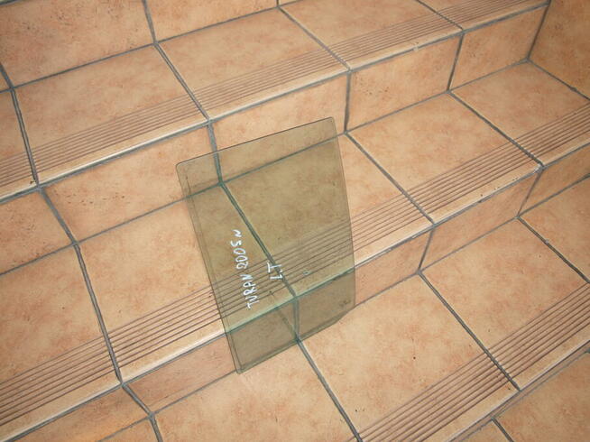 VW Touran szyba lewa tył w drzwi 2003 - 2010r