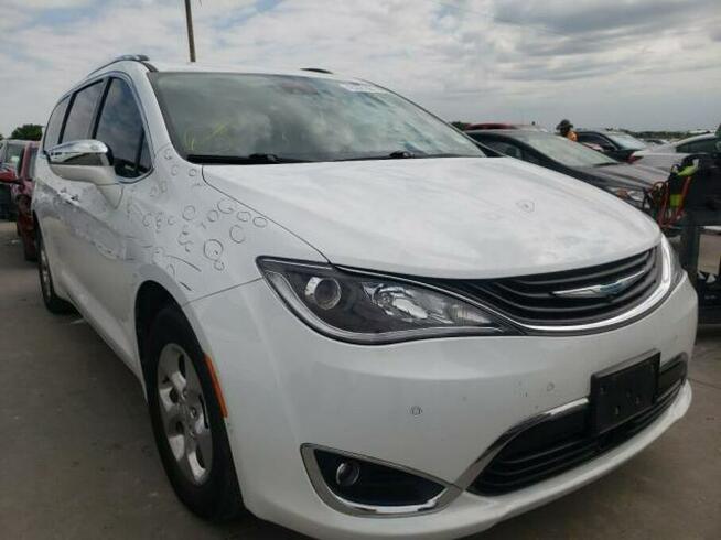 Chrysler Pacifica 2018, 3.6L hybryda, po gradobiciu
