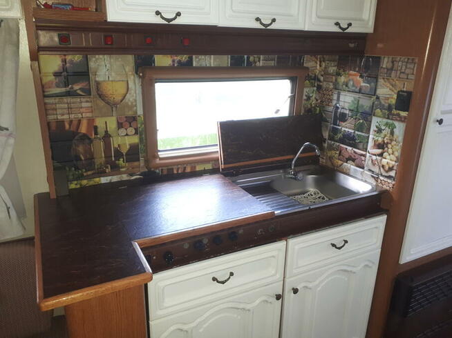 Odnowiona przyczepa kempingowa Do