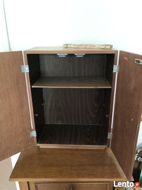 Szafka ręcznie zdobiona