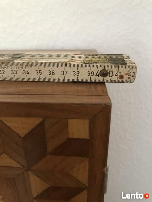 Szafka ręcznie zdobiona