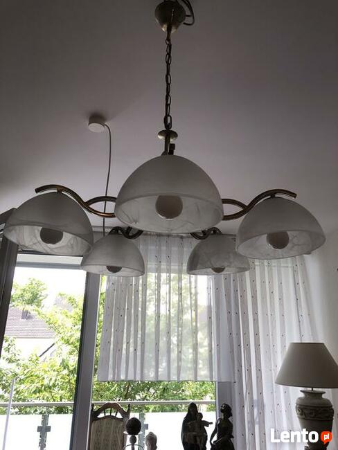 Żyrandol z lampa stojąca