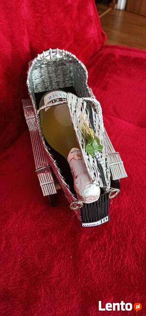 samochód z papierowej wikliny