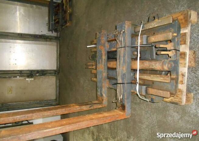 Obrotowy chwytak widłowy/pozycjoner wideł Kaup do wózka widł