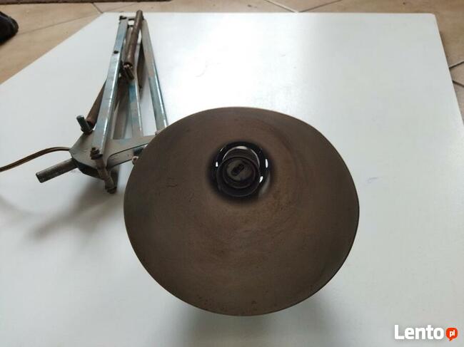 Lampa industrialna uchylna na sprężynach z lat 50 - 60 .