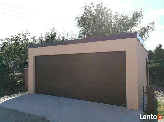 Garaż blaszany tynkowany