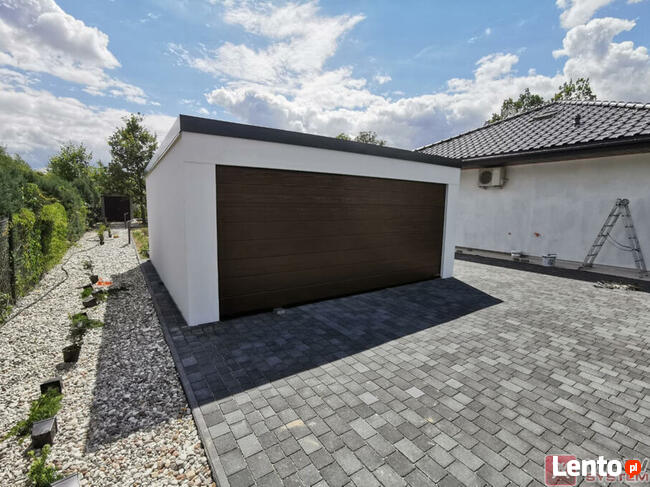 Garaż blaszany tynkowany