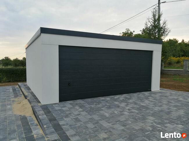 Garaż blaszany tynkowany