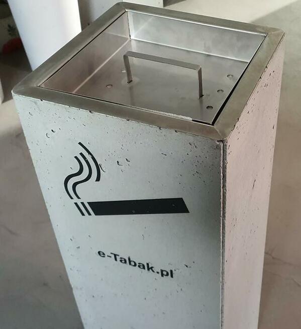 Popielnice zewnętrzne z betonu i stali nierdzewnej