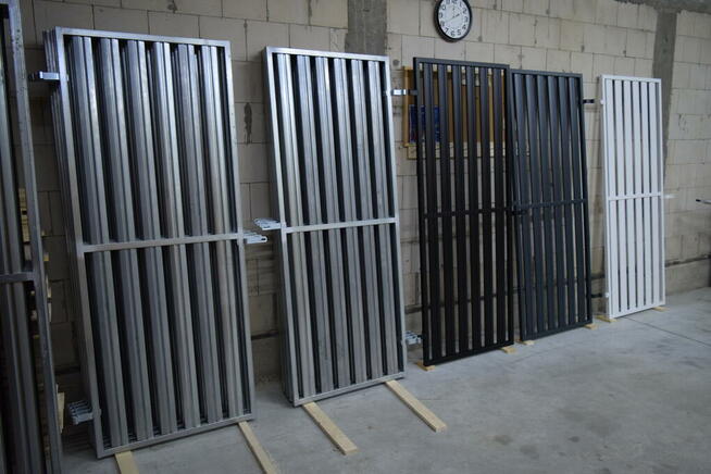 metalowe drzwi do piwnicy, stalowe drzwi do piwnicy