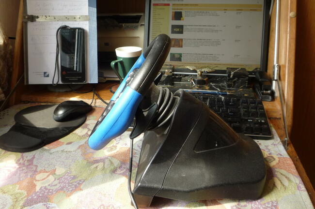 Tanio sprzedam prawie nową kierownicę do gry na komputerze