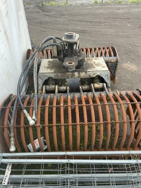 Chwytak łupinowy 2,5 m3 z rotatorem i zawiesiem