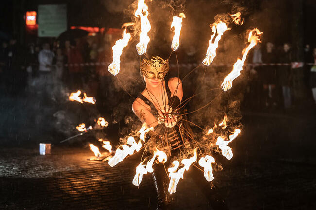 enigma pokazy ognia teatr ognia taniec z ogniem firshow
